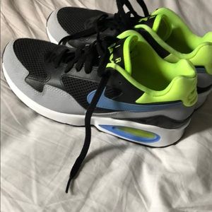 NIKE women Air Max shoes Size 8